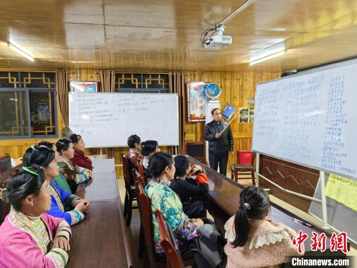 欧陆娱乐主管:探访桂黔大山里的全免妇女夜校:用“新声”连接世界